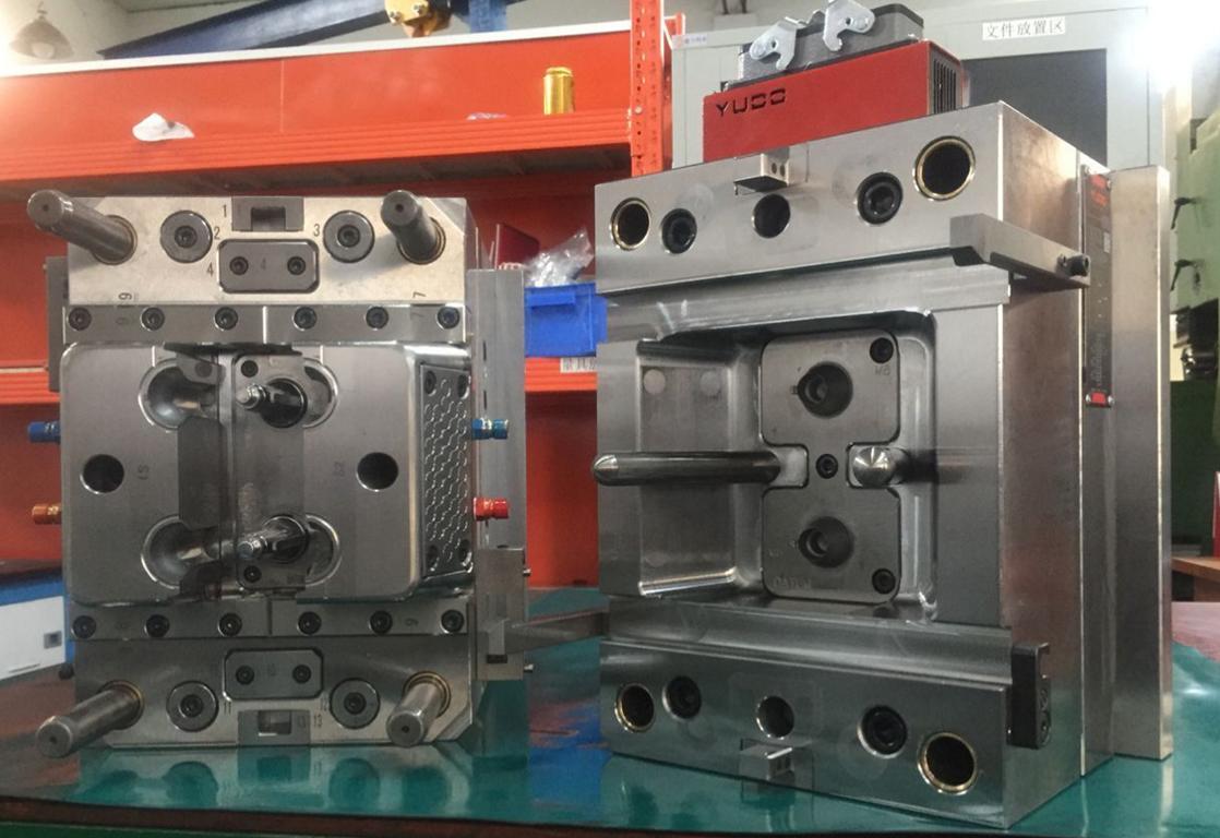 plastic injection to